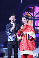 组图：百变大咖秀王祖蓝反串韦唯谢娜扮秀禾