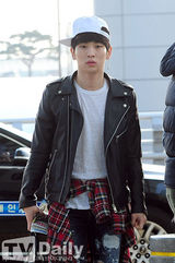 组图：SHINee赴上海开唱 机场时尚一丝不苟