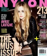 组图：小魔女艾薇儿登封面 烟熏魅惑嘟唇诱惑