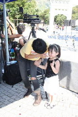 组图：吴君如出席慈善活动 称已安慰脚伤古天乐