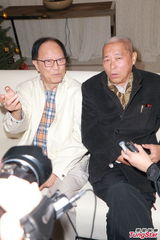 组图：吴孟达邓英敏等现身TVB艺训班联欢聚餐