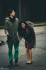 组图：曲婉婷《Drenched》MV花絮曝光 3日首播