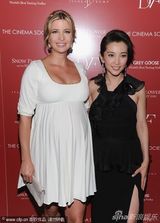 组图：《雪花秘扇》纽约首映 妮可-基德曼红装助阵