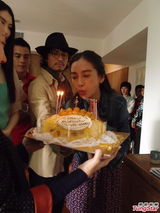 Angelababy(杨颖)演戏被指失准 原是炮制惊喜贺寿