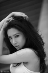 高清图：刘思彤获封百变女王 10款造型秀不同气质