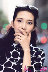 组图：林志玲都市OL风 挺胸大秀诱人长腿