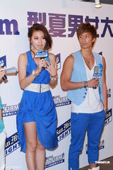 高清组图：周秀娜陈伟成情侣档现身打情骂俏