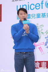 高清图：黎明出席慈善活动 被问生子计划没好气