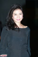 组图：晶刚香港婚宴 钟楚红黑色套装优雅贵气亮相