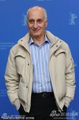 《夜的故事》记者会 导演米休-欧斯洛精神矍铄(图)