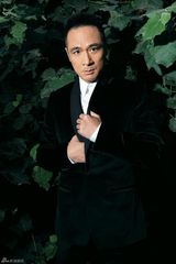 组图：吴镇宇登摩登绅士封面 王者霸气华丽尽现