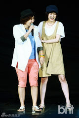 组图：f(x)BEAST等参加DMZ世界和平演唱会