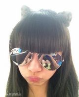 组图：15岁小彩旗可爱私照曝光 也玩浓妆非主流