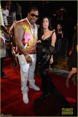 组图：MTV红毯女星水果姐秀牙套ladygaga扮人鱼