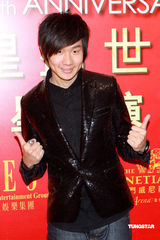 幻灯图：英皇群星出席春茗晚宴 Twins再度“合体” 