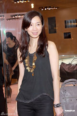 周慧敏自言有不少同志朋友 赌王四太送何超盈首饰