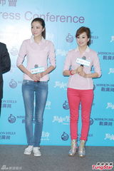 组图：熊黛林走出情伤甜笑 与追求者互相了解