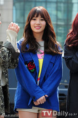 组图：韩女团Girls Day街头热拥粉丝