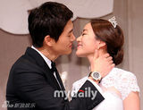 组图：韩国明星情侣刘志泰金孝珍婚礼新闻发布会