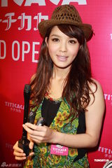 组图：官恩娜签华纳否认逼走薛凯琪