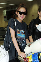 组图：韩团AfterSchool结束日本个唱飞抵韩国