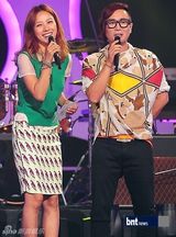 组图：韩歌手金润儿出演《You and I》展美丽歌喉