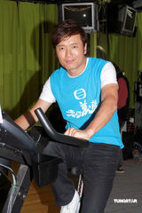 幻灯图：苗侨伟张可颐等宣传无线新剧大玩游戏