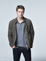 组图：《吸血鬼》曝最新定妆照 妮娜美艳动人