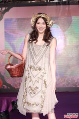 组图：官恩娜换男友转香水 陈嘉桓新片演援交女