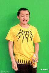 幻灯图：杜汶泽参与《奖门人》 崔建邦打人案后首秀