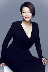 组图：江珊黑色优雅写真显御姐魅力