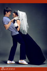 幻灯图集：彭坦春晓体验“穿越” 另类时尚60年 