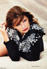 高清组图：米莎-巴顿登杂志封面