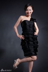 幻灯图：张庭产后暴瘦令人称奇 大片尽展精灵本色 