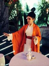 组图：艾菲变东方不败 男装扮相英武潇洒