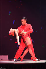 组图：刘德华北京激情开唱半裸秀胸肌