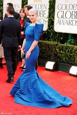 高清组图：凯莉-奥斯本着紫色耸肩礼服宛若人鱼