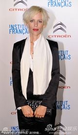 高清：老牌明星Syberberg获法国文化部长授艺术勋章