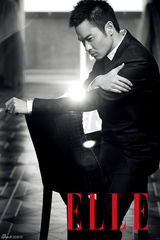 组图：郑嘉颖黑白大片 绅士优雅眼神深邃