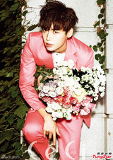 组图：李钟硕将首次来沪会粉丝 慵懒床照曝光