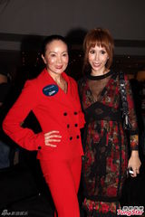 组图：任达华中秋节陪爱女 周汶锜拒谈感情事