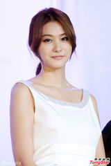 组图：韩星柳仁英赴台代言 望与周杰伦合作