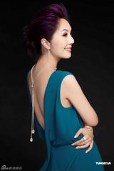 组图：杨千嬅代言饰品拍广告 尽情挥洒率性自信魅力