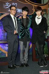 组图：唐禹哲对同性友人上下其手 对方直呼享受