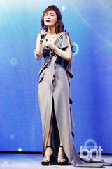 组图：韩星BADA裸色裙出席新音乐剧发布会