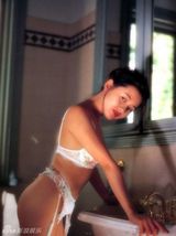 组图：艳星李丽珍早年激情照 性感全裸画面唯美