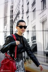 组图：莫小棋女王范儿亮相纽约时装周