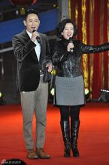 组图：娜仁花果静林何晴亮相电影频道闹元宵