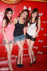 高清组图：女星齐集比基尼派对 众嫩模争妍斗丽