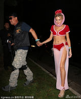 组图:群星惊悚亮相万圣节派对莱昂纳多变蒙面人